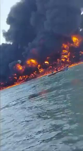 Massive fire raging at Kantani Hor Jiwani area of ​​Gwadar, Balochistan, Pakistan. Several oil depots including dozens of speedboats were gutted in the fire. The fire is moving fast. Even after hours, the district admin & rescue teams failed to reach the location