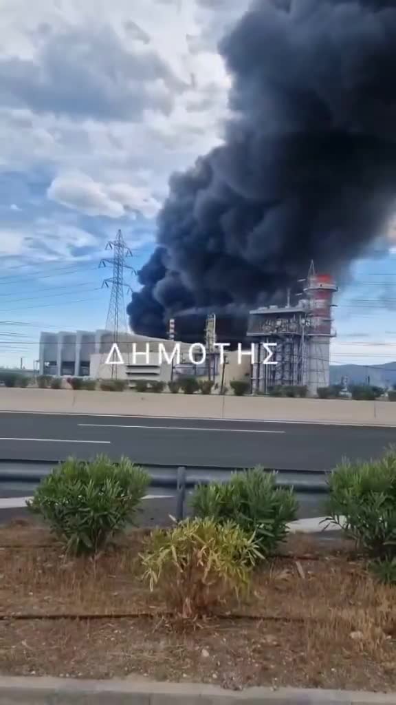 In Greece, a massive fire is raging at the Motor Oil refinery in Agioi Theodorou. The fire department reported that before the fire broke out, there was a loud explosion. Emergency services are on the scene