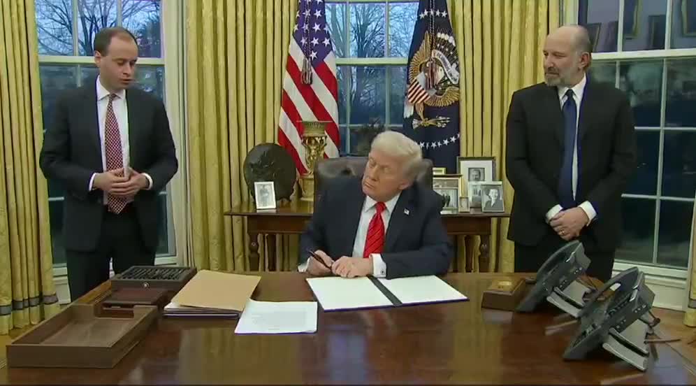 Trump signs executive order with NO EXEMPTIONS on tariffs for aluminium and steel