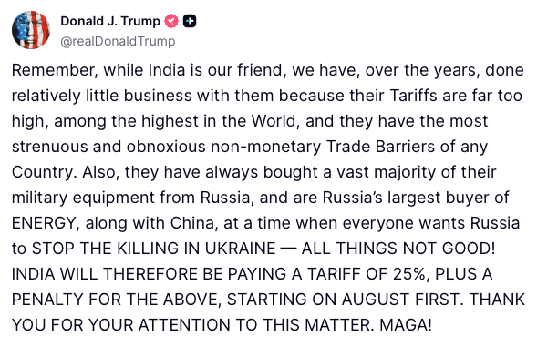 Trump: Bedenk dat India weliswaar onze vriend is, maar dat we in de loop der jaren relatief weinig zaken met hen hebben gedaan. Hun tarieven zijn veel te hoog, ze behoren tot de hoogste ter wereld, en ze hebben de meest strenge en irritante niet-monetaire handelsbelemmeringen van alle landen. Bovendien hebben ze altijd het overgrote deel van hun militaire uitrusting uit Rusland gekocht en zijn ze, samen met China, de grootste afnemer van energie voor Rusland. Dit terwijl iedereen wil dat Rusland stopt met het doden in Oekraïne – het is allemaal niet goed. India betaalt daarom vanaf 1 augustus een tarief van 25%, plus een boete voor het bovenstaande.