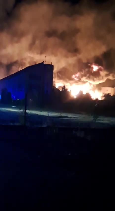 Rus insansız hava araçları, Odesa bölgesindeki Azerbaycan devlet petrol şirketi SOCAR'a ait petrol deposuna saldırı düzenledi.