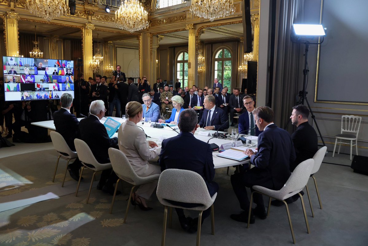 Durante la llamada de hoy entre el presidente de Estados Unidos, Donald J. Trump, y los líderes europeos que forman parte de la Coalición de la Voluntad en Ucrania, Trump declaró que los países de Europa, específicamente Hungría y Eslovaquia, deben detener de inmediato cualquier compra de productos petroleros rusos, al tiempo que destacó la necesidad de aumentar la presión económica sobre China por su continuo apoyo a la invasión rusa de Ucrania, según lo acordado con altos funcionarios de la Casa Blanca.
