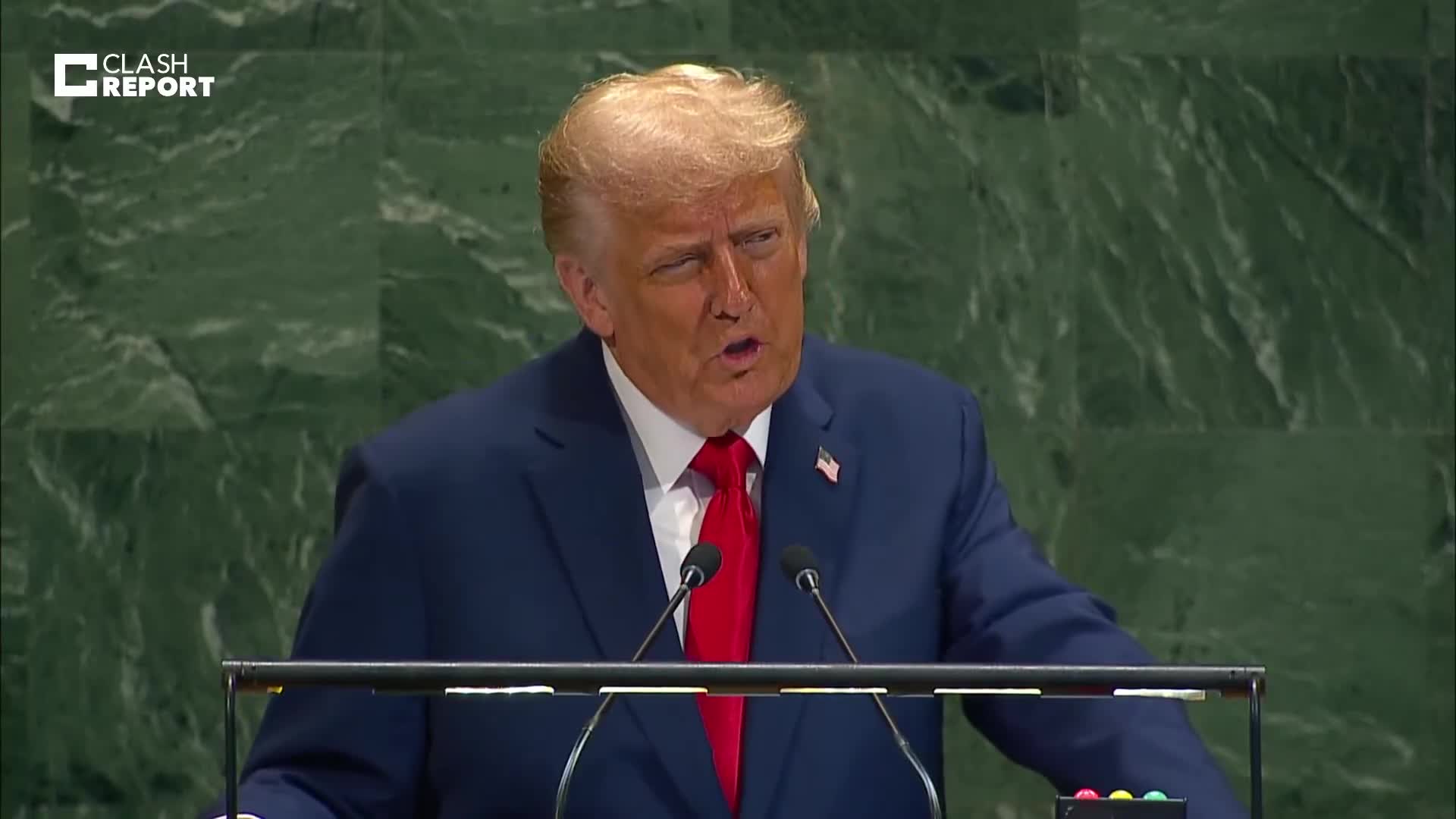 ترامب: سنتخلص من مصادر الطاقة المتجددة التي تُسمى زورًا - إنها مجرد مزحة. إنها باهظة الثمن وضعيفة جدًا لتزويد بلدك بالطاقة. الرياح لا تهب، وطواحين الهواء تصدأ وتتعفن، وتكلفتها باهظة، وتحتاج إلى دعم هائل.