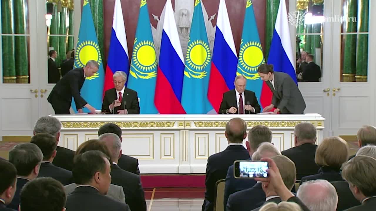 Putin and Tokayev signed a Declaration in the Kremlin on the transition of interstate relations between Russia and Kazakhstan to the level of a comprehensive strategic partnership and alliance.