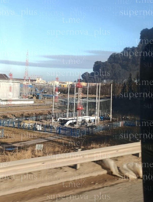 Пожежі вирують на терміналі в Усть-Лузі після нічної атаки дронів