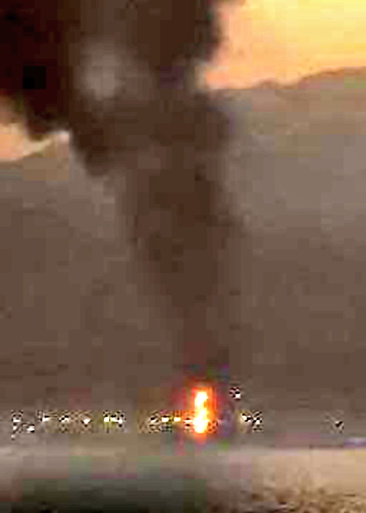 Une photo circulant en ligne montrerait un incendie faisant rage dans la zone industrielle pétrolière de Fujairah à la suite d'une attaque présumée de drone iranien.