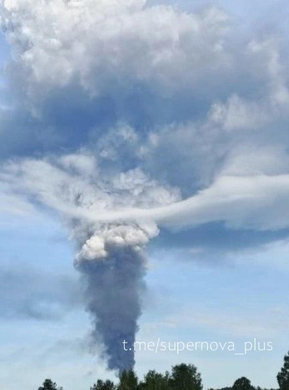 Incendio en la estación de bombeo de petróleo de Lazarevo, en la región de Kirov, Rusia.