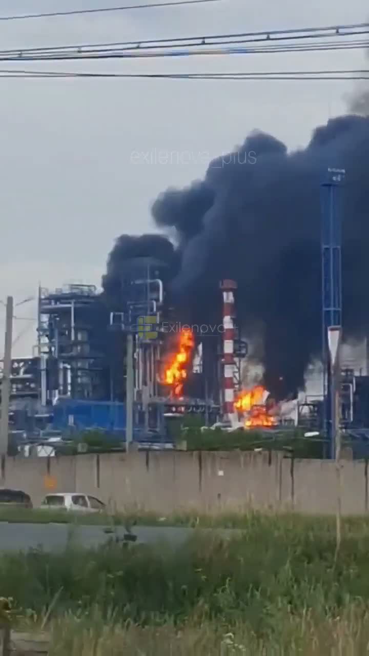 Видео пожара на Омском нефтеперерабатывающем заводе.