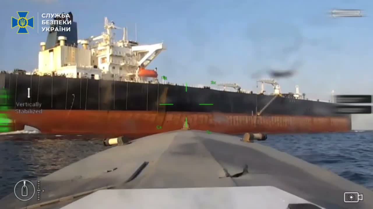 O serviço de segurança da Ucrânia utilizou um drone naval para alvejar um petroleiro russo no Mar Negro.