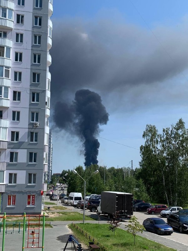 Rusya'nın Tyumen kentindeki bir petrol rafinerisine insansız hava araçlarıyla saldırı düzenlendi.